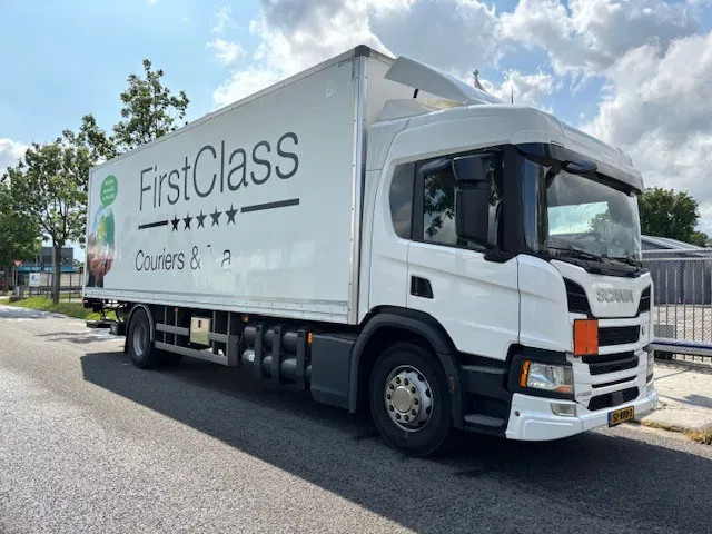 Scania P280 Closed box taillift 2000 kg Fuel CNG ADR 2 units in stock - Camión caja cerrada: foto 1 Scania P280 Closed box taillift 2000 kg Fuel CNG ADR 2 units in stock - Camión caja cerrada: foto 1