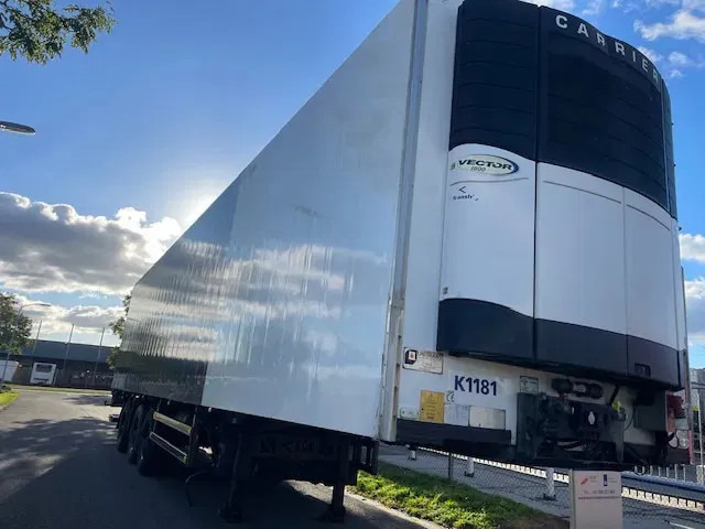 Van Eck UT-3B Steering axle 260 cm insteek Frigo carrier vector UT-3B H= 260 W= 250cm - Semirremolque frigorífico: foto 3 Van Eck UT-3B Steering axle 260 cm insteek Frigo carrier vector UT-3B H= 260 W= 250cm - Semirremolque frigorífico: foto 3