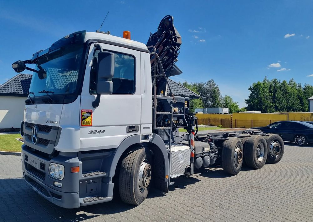 Mercedes-Benz Actros 3244 - Camión chasis: foto 1 Mercedes-Benz Actros 3244 - Camión chasis: foto 1
