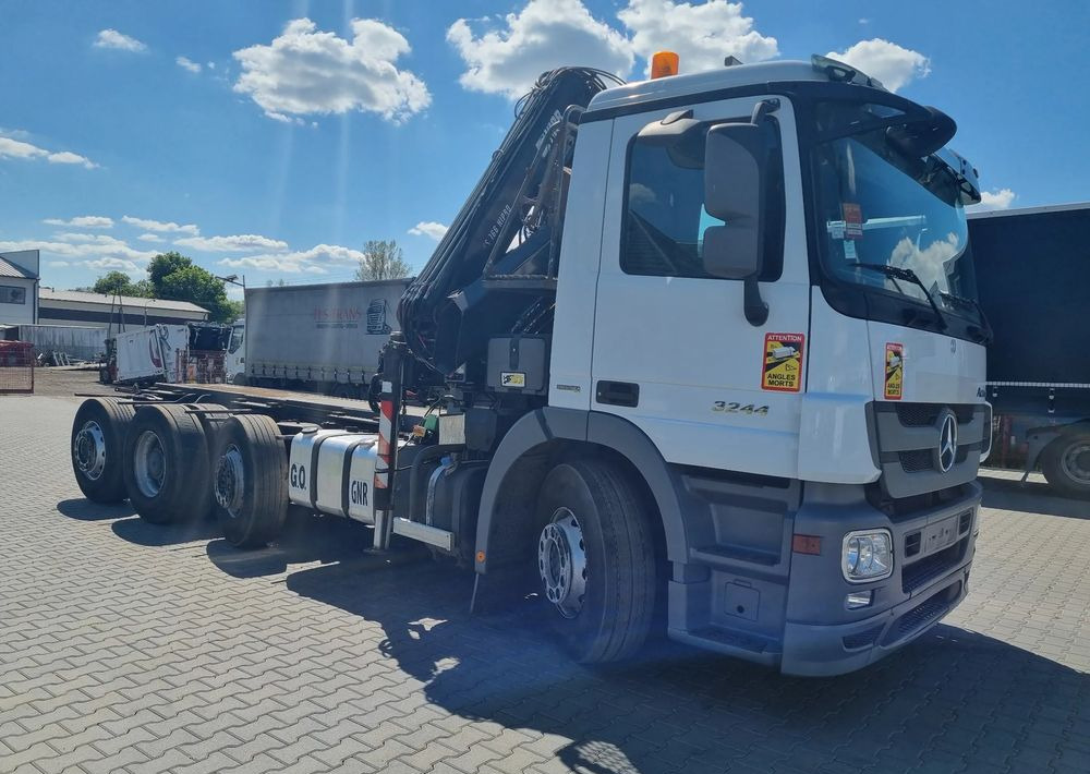 Mercedes-Benz Actros 3244 - Camión chasis: foto 3 Mercedes-Benz Actros 3244 - Camión chasis: foto 3