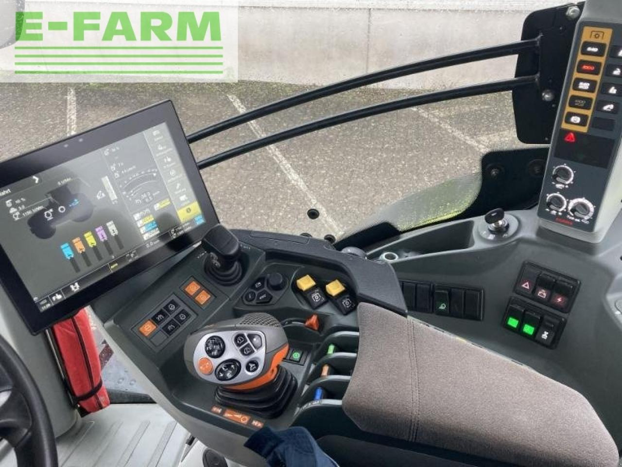 Tractor CLAAS axion 810 cmatic cebis CMATIC CEBIS: foto 11 Tractor CLAAS axion 810 cmatic cebis CMATIC CEBIS: foto 11