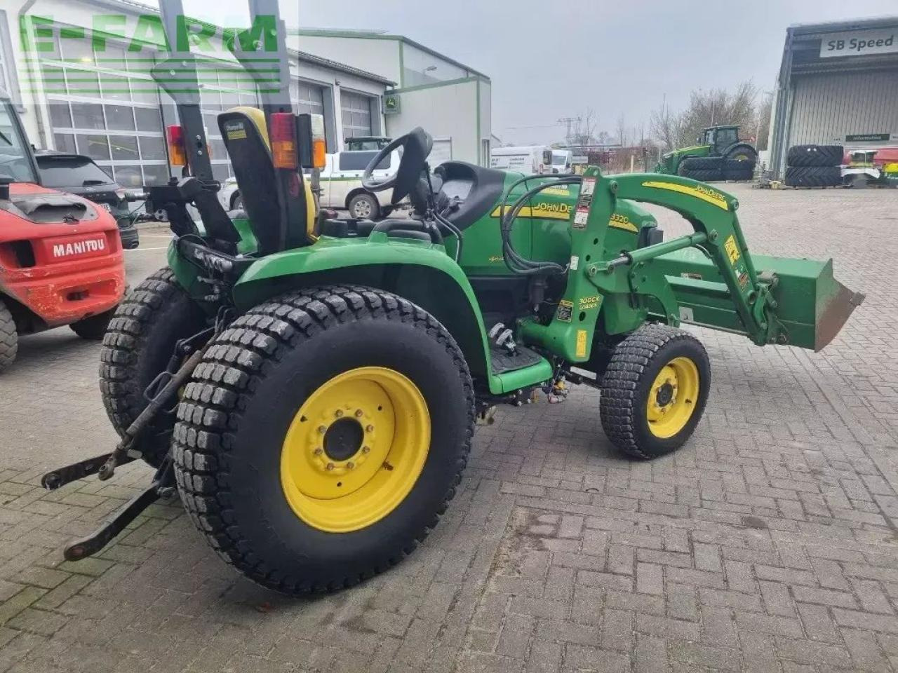 Tractor John Deere 3320 my11: foto 7