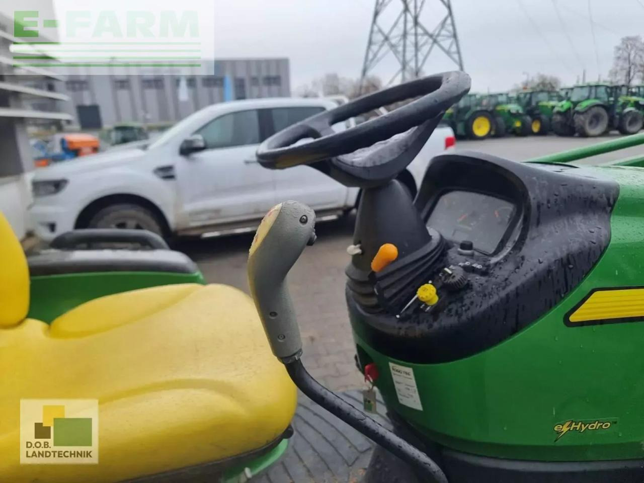 Tractor John Deere 3520 e-hydro: foto 6