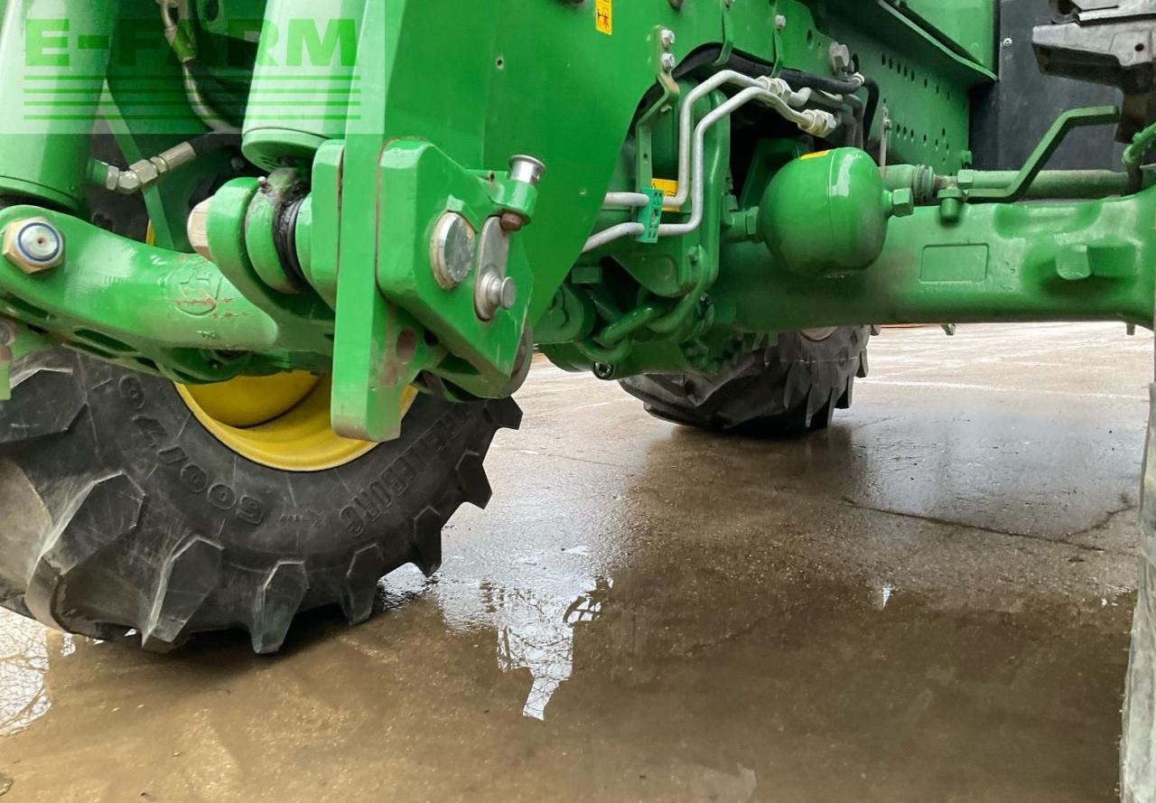 Tractor John Deere 6215R: foto 10