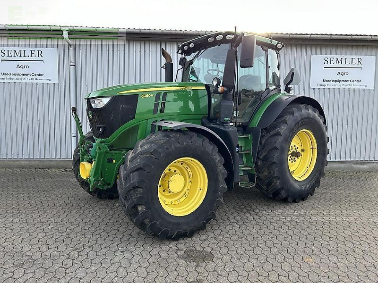 John Deere 6250r - Tractor: foto 1 John Deere 6250r - Tractor: foto 1