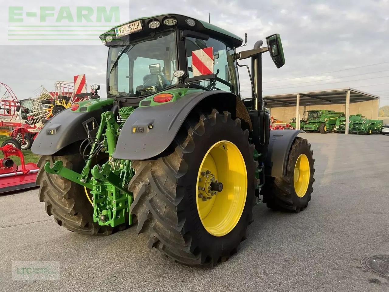 John Deere 6r 215 - Tractor: foto 3 John Deere 6r 215 - Tractor: foto 3