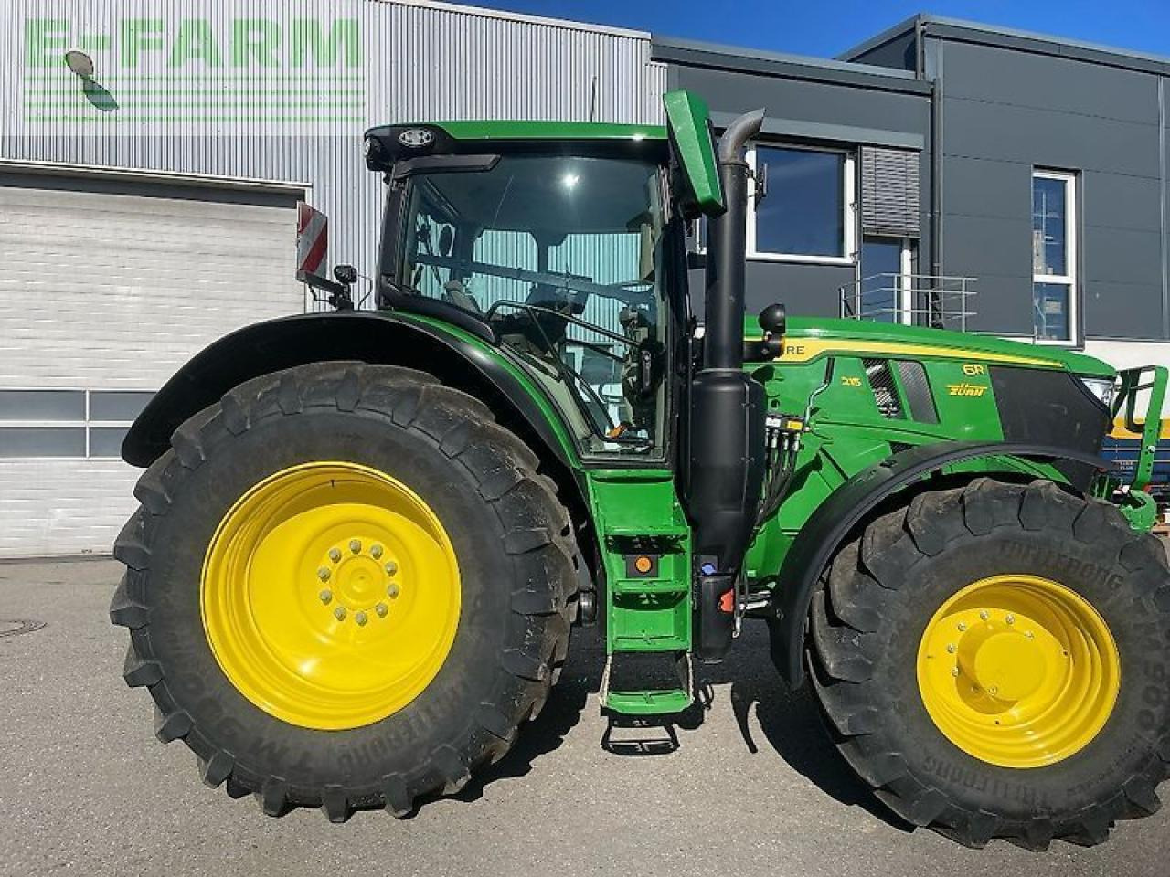 John Deere 6r215 / 6r 215 - Tractor: foto 1 John Deere 6r215 / 6r 215 - Tractor: foto 1