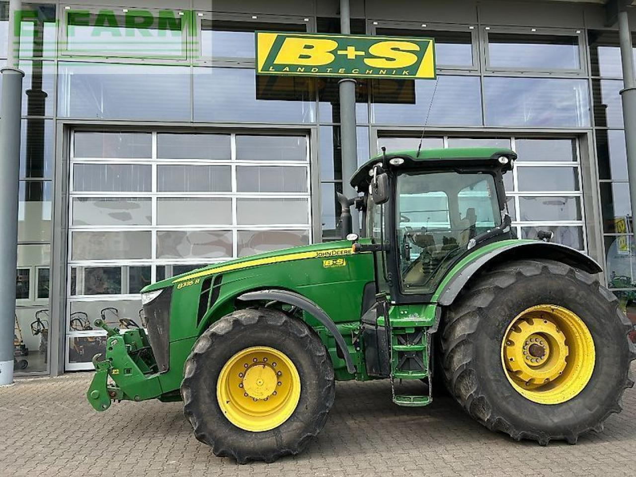 John Deere 8335r - Tractor: foto 1 John Deere 8335r - Tractor: foto 1