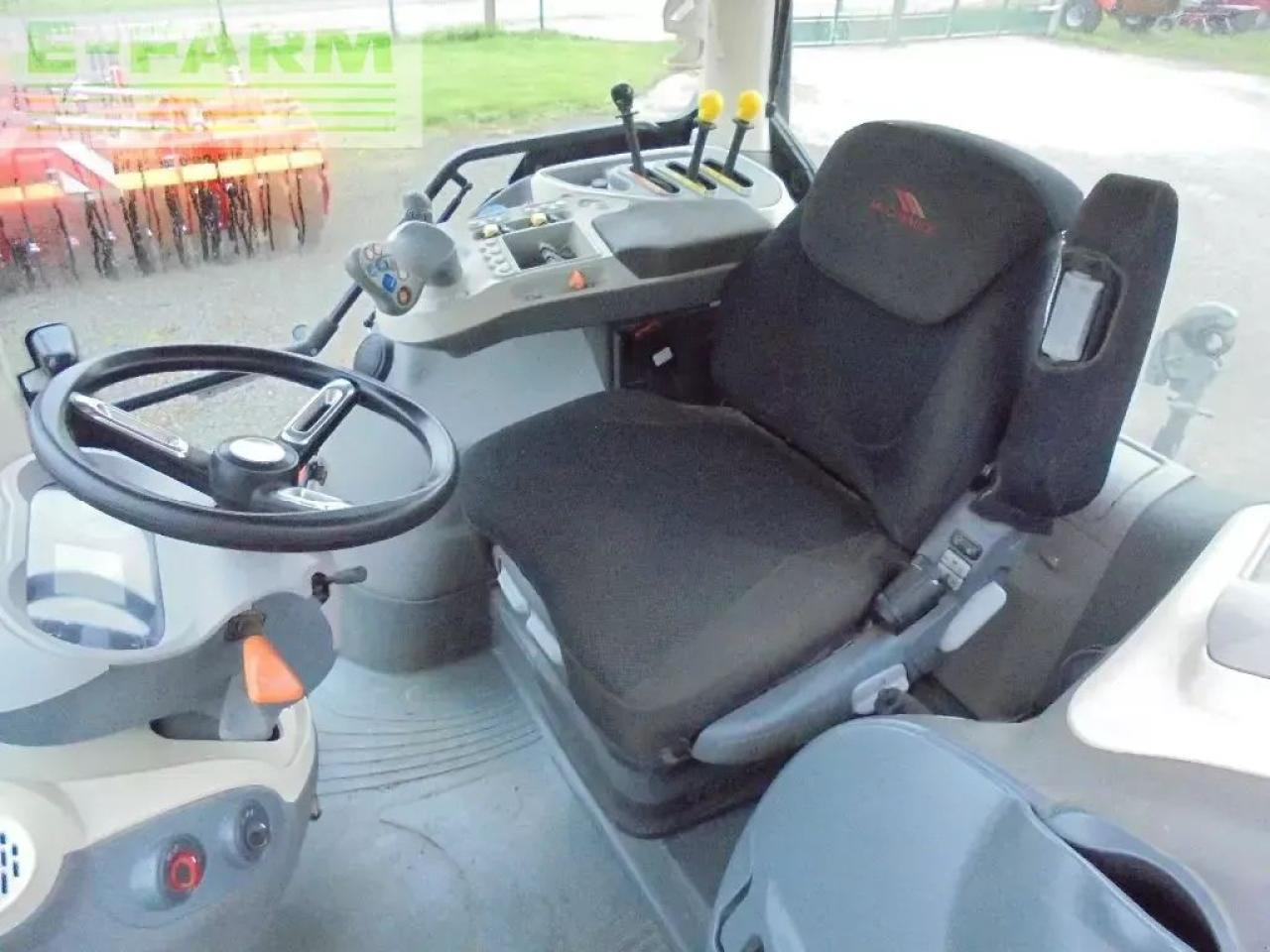 Tractor McCormick x7-650m: foto 8 Tractor McCormick x7-650m: foto 8