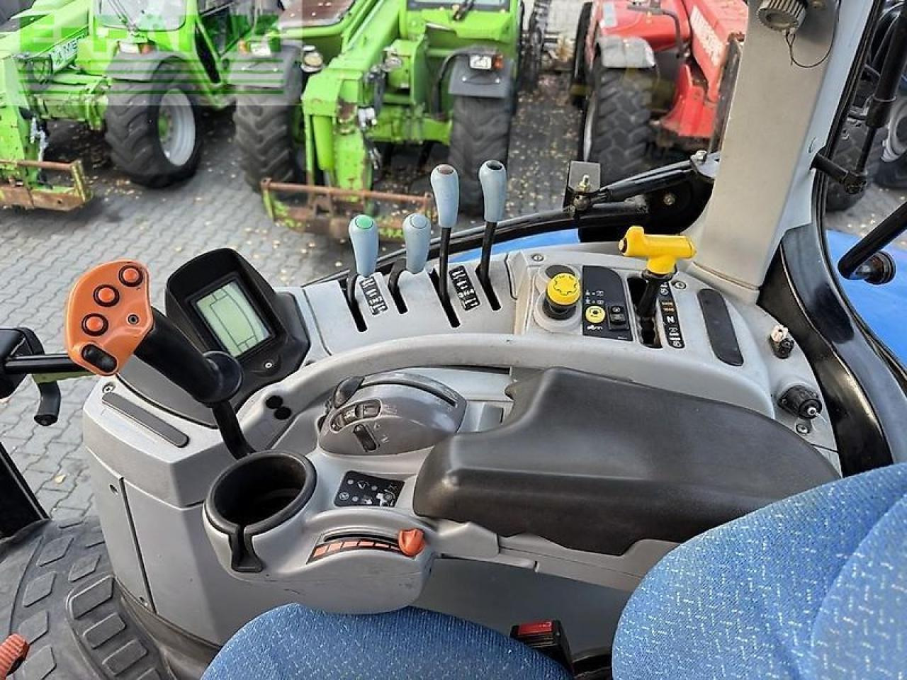 Tractor New Holland t6070 powercommand: foto 14 Tractor New Holland t6070 powercommand: foto 14