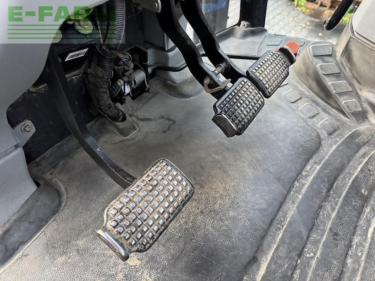 Tractor New Holland t6070 powercommand: foto 18 Tractor New Holland t6070 powercommand: foto 18