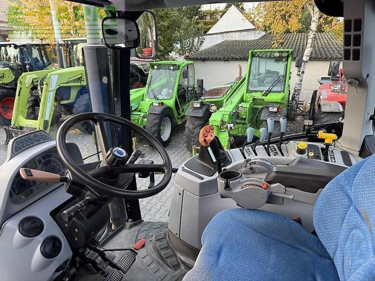 Tractor New Holland t6070 powercommand: foto 15 Tractor New Holland t6070 powercommand: foto 15