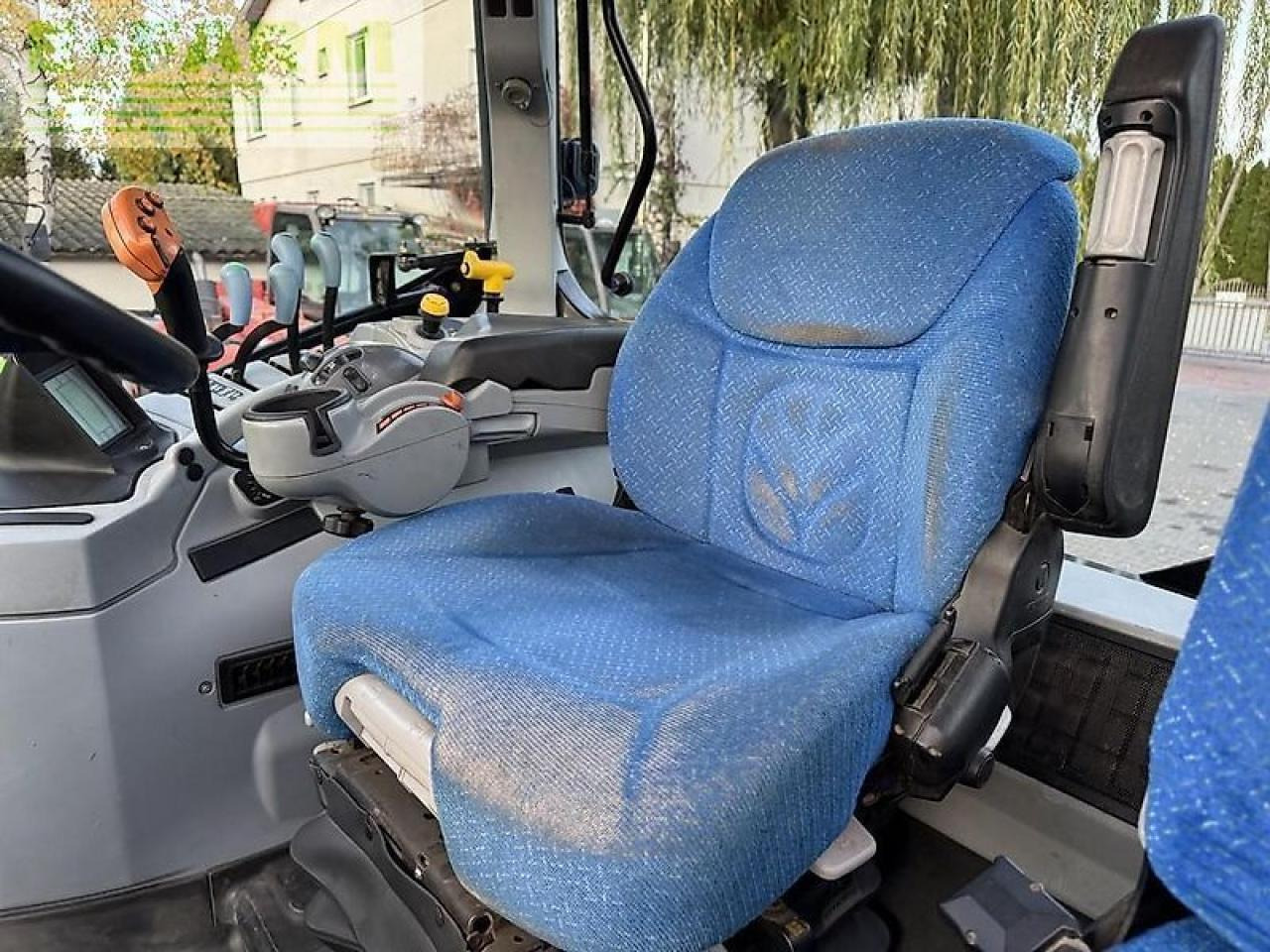Tractor New Holland t6070 powercommand: foto 12 Tractor New Holland t6070 powercommand: foto 12