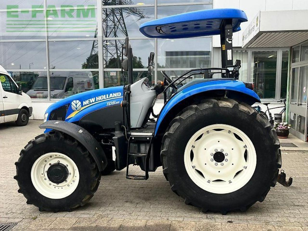 New Holland td 5.85 - Tractor: foto 3 New Holland td 5.85 - Tractor: foto 3