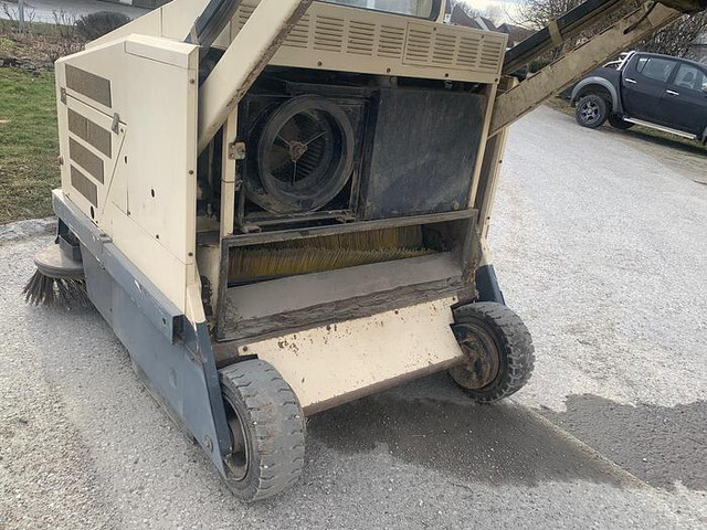 Barredora vial Amros 1250 Kehrmaschine: foto 11