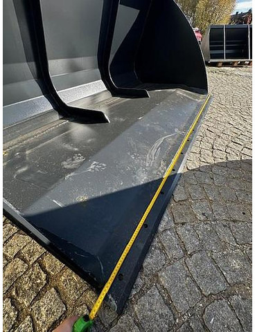 Big Volumenschaufel 250 cm mit Merlo ZM2 Aufnahme - Cazo: foto 2 Big Volumenschaufel 250 cm mit Merlo ZM2 Aufnahme - Cazo: foto 2
