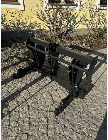 Big Genie / Terex Adapter mit 3 Punkt Aufnahme - Implemento: foto 1 Big Genie / Terex Adapter mit 3 Punkt Aufnahme - Implemento: foto 1