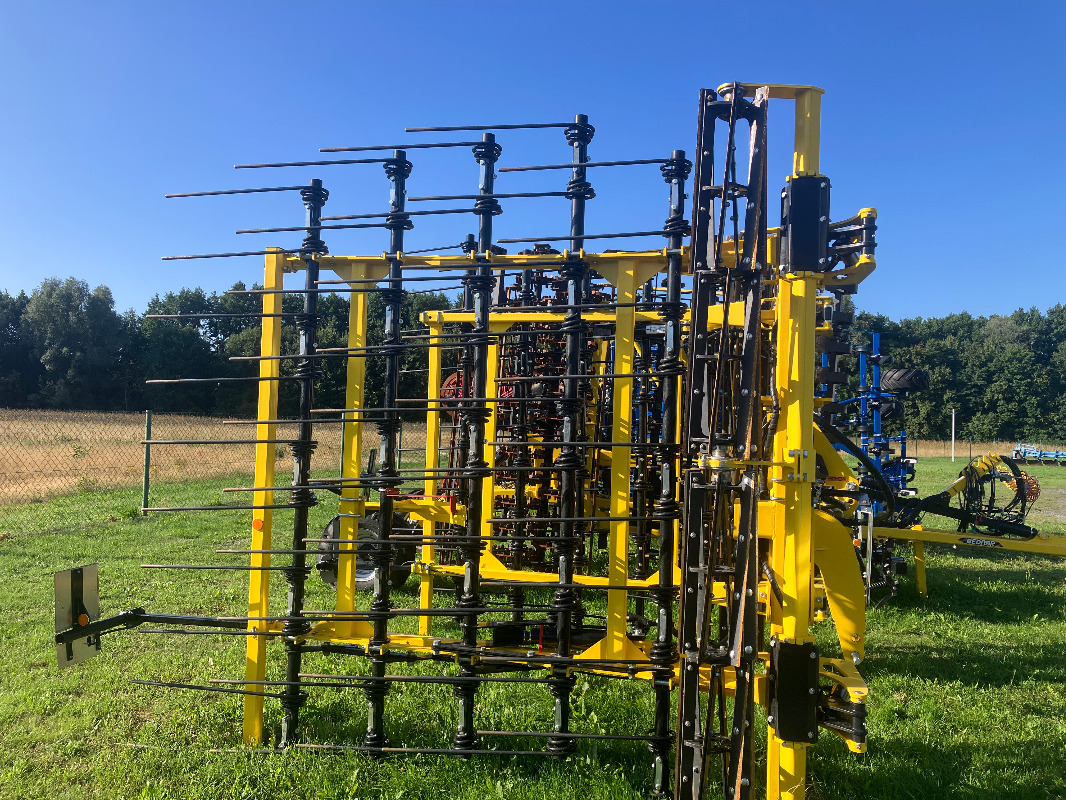 Bednar Striegel-Pro PN 6000 - Maquinaria para fertilización: foto 1 Bednar Striegel-Pro PN 6000 - Maquinaria para fertilización: foto 1