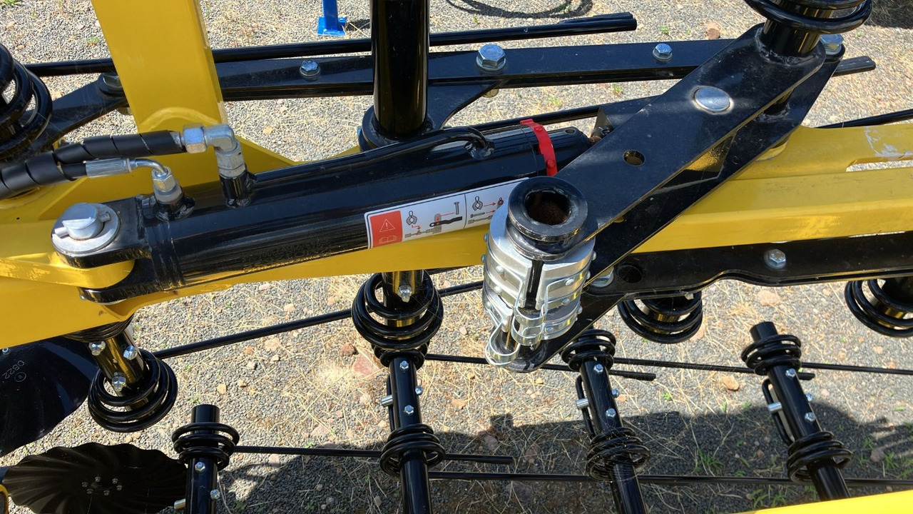 Bednar Striegel-Pro PN 9000 - Maquinaria para fertilización: foto 2 Bednar Striegel-Pro PN 9000 - Maquinaria para fertilización: foto 2