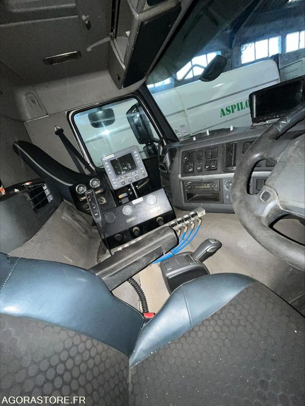 2 BALAYEUSES 6 ROUES - VOLVO - FMFH - - Barredora vial: foto 5 2 BALAYEUSES 6 ROUES - VOLVO - FMFH - - Barredora vial: foto 5