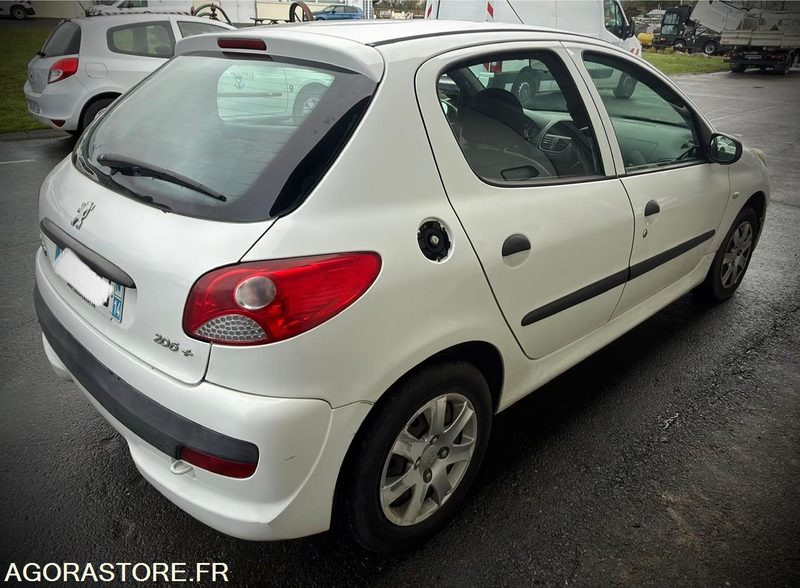 206 + - Coche: foto 2 206 + - Coche: foto 2