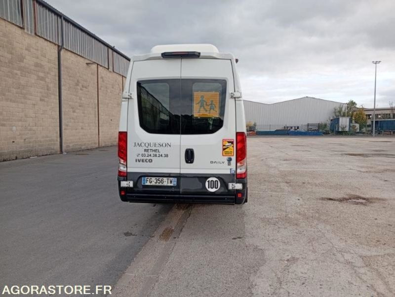 AUTOCAR IVECO 22 PLACES / 1ERE MAIN / BVA / 135467 KM ORIGINE - Autocar: foto 4 AUTOCAR IVECO 22 PLACES / 1ERE MAIN / BVA / 135467 KM ORIGINE - Autocar: foto 4