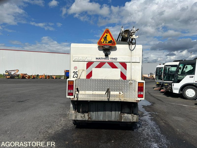 BALAYEUSE DE VOIRIE - MATHIEU RAVO C 540 - 2005 - 16 210 H - Barredora vial: foto 5 BALAYEUSE DE VOIRIE - MATHIEU RAVO C 540 - 2005 - 16 210 H - Barredora vial: foto 5