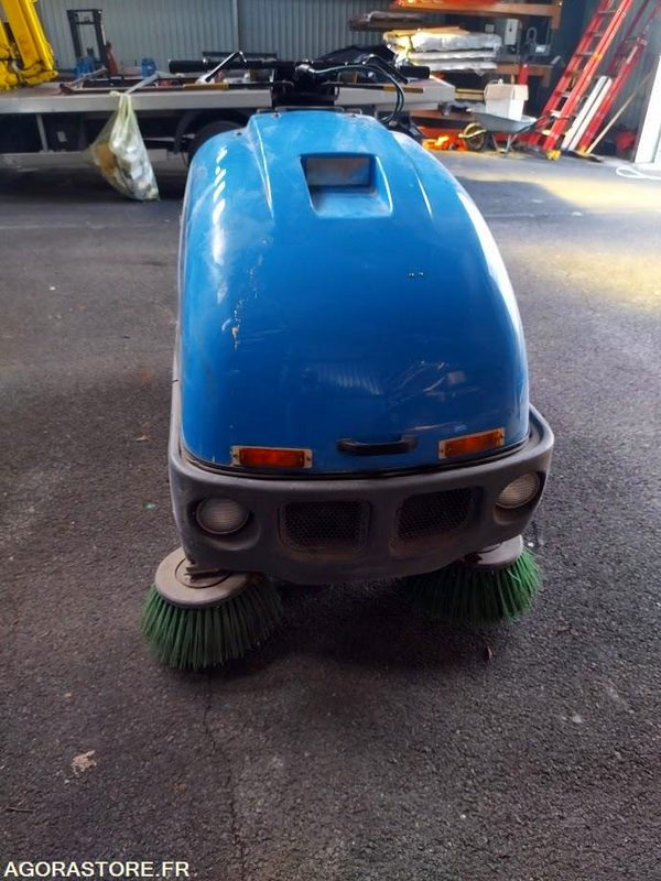Balayeuse aspiratrice de trottoirs TENNANT LITTER HAWK 4100 - Barredora vial: foto 5 Balayeuse aspiratrice de trottoirs TENNANT LITTER HAWK 4100 - Barredora vial: foto 5