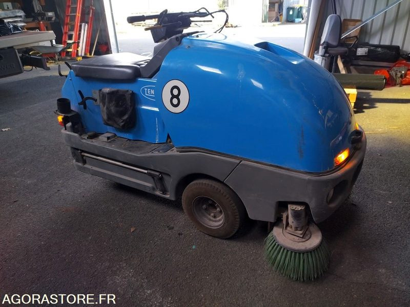 Balayeuse aspiratrice de trottoirs TENNANT LITTER HAWK 4100 - Barredora vial: foto 1 Balayeuse aspiratrice de trottoirs TENNANT LITTER HAWK 4100 - Barredora vial: foto 1