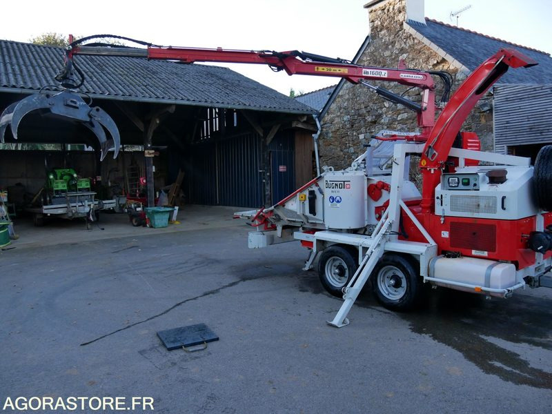 Broyeur Multi végétaux avec grue radiocommandée BUGNOT BVE11 - Maquinaria de jardinería: foto 1 Broyeur Multi végétaux avec grue radiocommandée BUGNOT BVE11 - Maquinaria de jardinería: foto 1