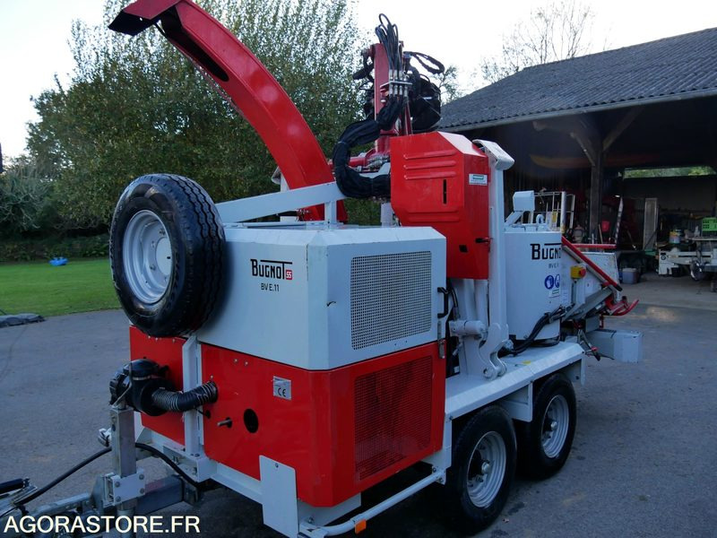 Broyeur Multi végétaux avec grue radiocommandée BUGNOT BVE11 - Maquinaria de jardinería: foto 2 Broyeur Multi végétaux avec grue radiocommandée BUGNOT BVE11 - Maquinaria de jardinería: foto 2