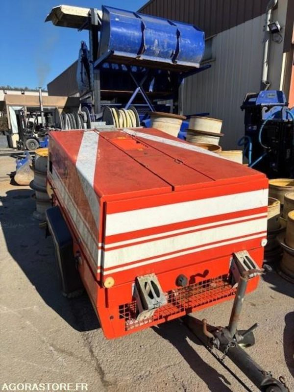 COMPRESSEUR ATLAS COPCO XAS90 1020 HEURES 1995 AVEC 7 MARTEAUX ET 1 DISQUEUSE - Compresor de aire: foto 3 COMPRESSEUR ATLAS COPCO XAS90 1020 HEURES 1995 AVEC 7 MARTEAUX ET 1 DISQUEUSE - Compresor de aire: foto 3