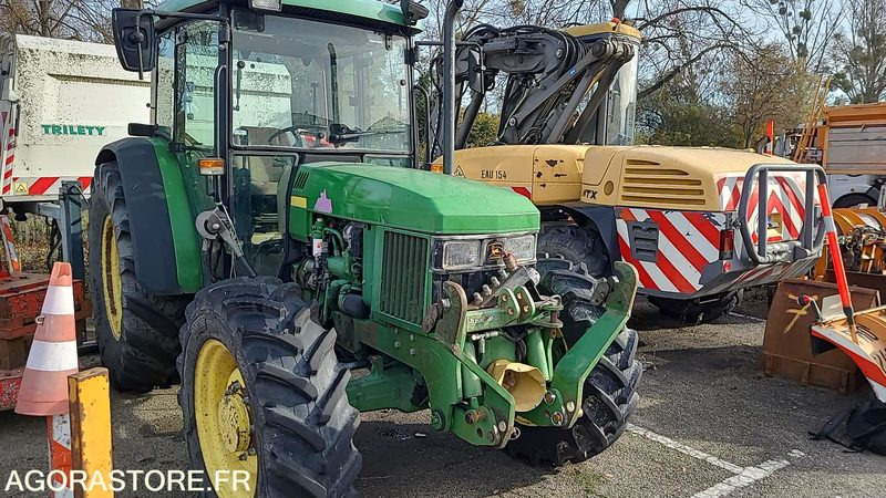 Tracteur avec chargeur - John Deere - 5550 JE - 2001 -9461ZP67 - Cabeza tractora: foto 1 Tracteur avec chargeur - John Deere - 5550 JE - 2001 -9461ZP67 - Cabeza tractora: foto 1