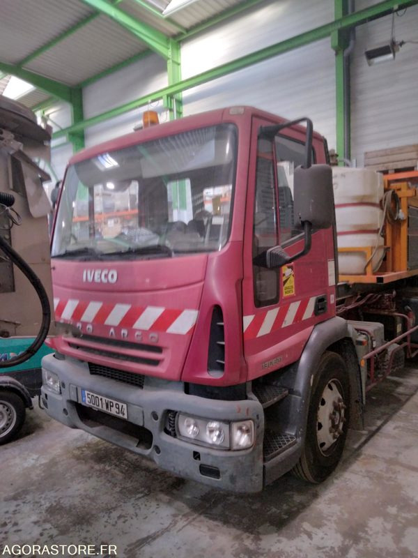 Camion poids lourd IVECO avec saleuse ACOMETIS (non roulant) - Camión: foto 1 Camion poids lourd IVECO avec saleuse ACOMETIS (non roulant) - Camión: foto 1