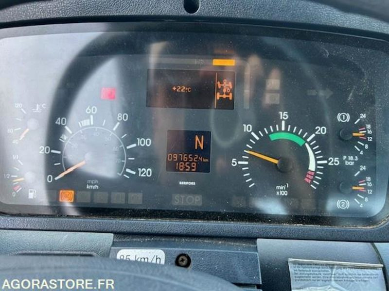 MERCEDES UNIMOG U300C VERSION COMMUNALE 2000 97652 KM - Camión: foto 3 MERCEDES UNIMOG U300C VERSION COMMUNALE 2000 97652 KM - Camión: foto 3