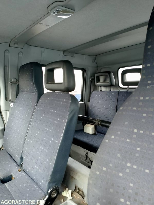 MITSUBISHI CANTER ( MOTEUR HS ) - Camión: foto 2 MITSUBISHI CANTER ( MOTEUR HS ) - Camión: foto 2