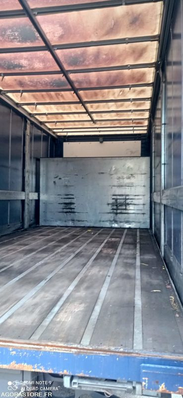 RENAULT DWIDE 320 BACHE DISTRIBUTION HUILES - 2017 - 557739 kms (2535) - Camión: foto 3 RENAULT DWIDE 320 BACHE DISTRIBUTION HUILES - 2017 - 557739 kms (2535) - Camión: foto 3