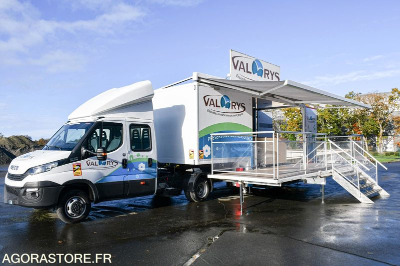 VEHICULE EVENEMENTIEL - CAMION PODIUM IVECO DAILY 6000 kms 2018 - Camión: foto 2 VEHICULE EVENEMENTIEL - CAMION PODIUM IVECO DAILY 6000 kms 2018 - Camión: foto 2