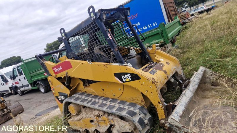 Chargeur compact CATERPILLAR 259B3 - YYZ00411 - 2011 - 3581h - Minicargadora de cadenas: foto 2 Chargeur compact CATERPILLAR 259B3 - YYZ00411 - 2011 - 3581h - Minicargadora de cadenas: foto 2