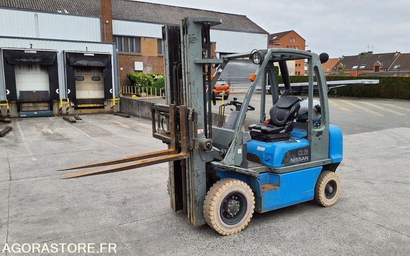 Chariot élévateur frontal GAZ Nissan 2827 heures Triplex UD02A25PQ - 3F550 - Carretilla elevadora de gas: foto 3 Chariot élévateur frontal GAZ Nissan 2827 heures Triplex UD02A25PQ - 3F550 - Carretilla elevadora de gas: foto 3
