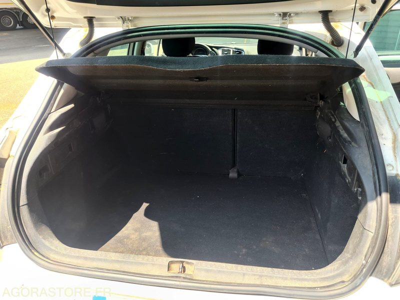 Citroën C4 EV-500-GR - véhicule non roulant - Coche: foto 5 Citroën C4 EV-500-GR - véhicule non roulant - Coche: foto 5