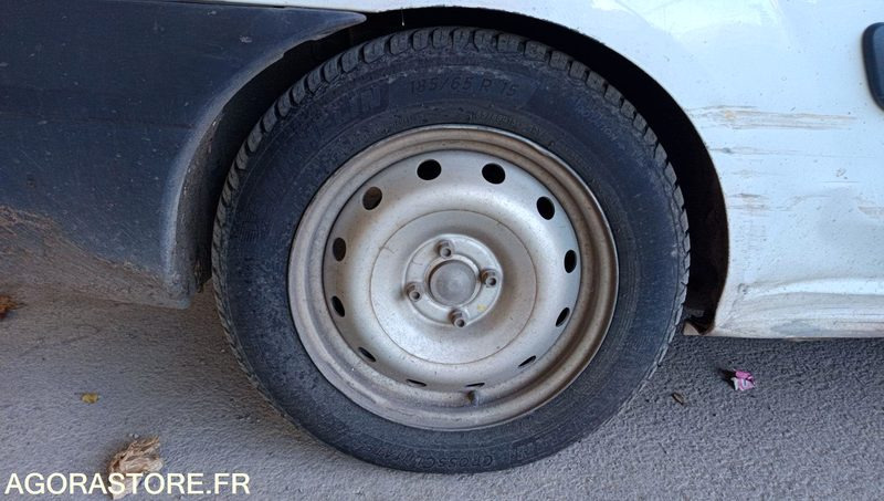 Dacia Logan - 2012 - 111131km - Pick-up: foto 4 Dacia Logan - 2012 - 111131km - Pick-up: foto 4