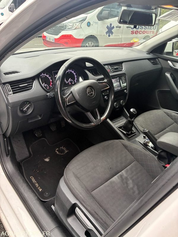 EY-933-PQ - Roulant - SKODA OCTAVIA - VP - 320 000 Kms - Coche: foto 3 EY-933-PQ - Roulant - SKODA OCTAVIA - VP - 320 000 Kms - Coche: foto 3
