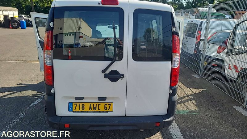 FIAT DOBLO CARGO - 2007 - 98427KM - 718 AWC 67 - Furgoneta pequeña: foto 4 FIAT DOBLO CARGO - 2007 - 98427KM - 718 AWC 67 - Furgoneta pequeña: foto 4