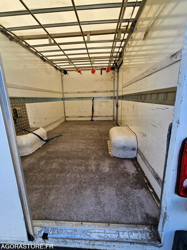 FOURGON - RENAULT MASTER - 2015 - 175000KM (DP707PM) - Furgón: foto 4 FOURGON - RENAULT MASTER - 2015 - 175000KM (DP707PM) - Furgón: foto 4