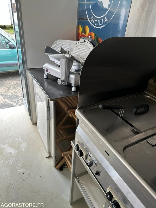 Foodtruck tout équipé - Camión tienda: foto 3 Foodtruck tout équipé - Camión tienda: foto 3