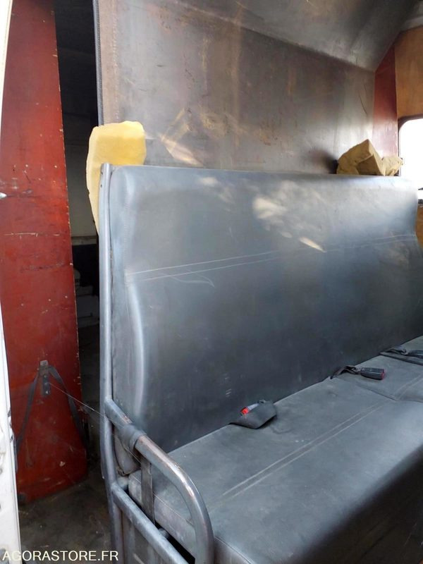 Fourgon IVECO DAILY - 2003 - 301454km - DM678TN - Furgón: foto 5 Fourgon IVECO DAILY - 2003 - 301454km - DM678TN - Furgón: foto 5