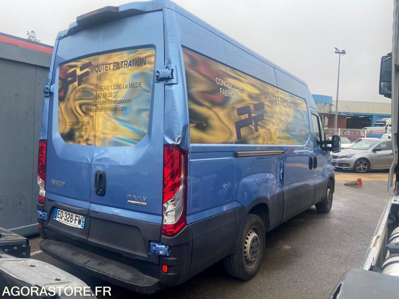 Fourgon Iveco Daily - 2017 - 80000 Kms - Furgón: foto 3 Fourgon Iveco Daily - 2017 - 80000 Kms - Furgón: foto 3