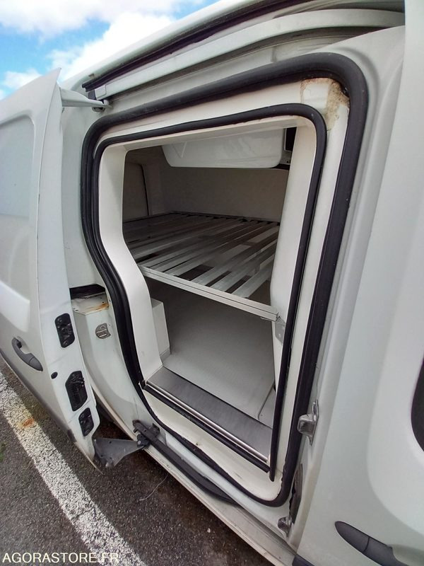 Fourgonnette frigorifique - RENAULT CN607VC - Furgoneta pequeña: foto 4 Fourgonnette frigorifique - RENAULT CN607VC - Furgoneta pequeña: foto 4