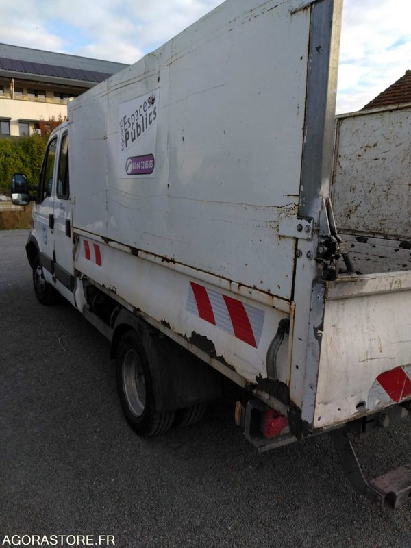 IVECO 35C13 N0 230 - Furgoneta basculante: foto 2 IVECO 35C13 N0 230 - Furgoneta basculante: foto 2